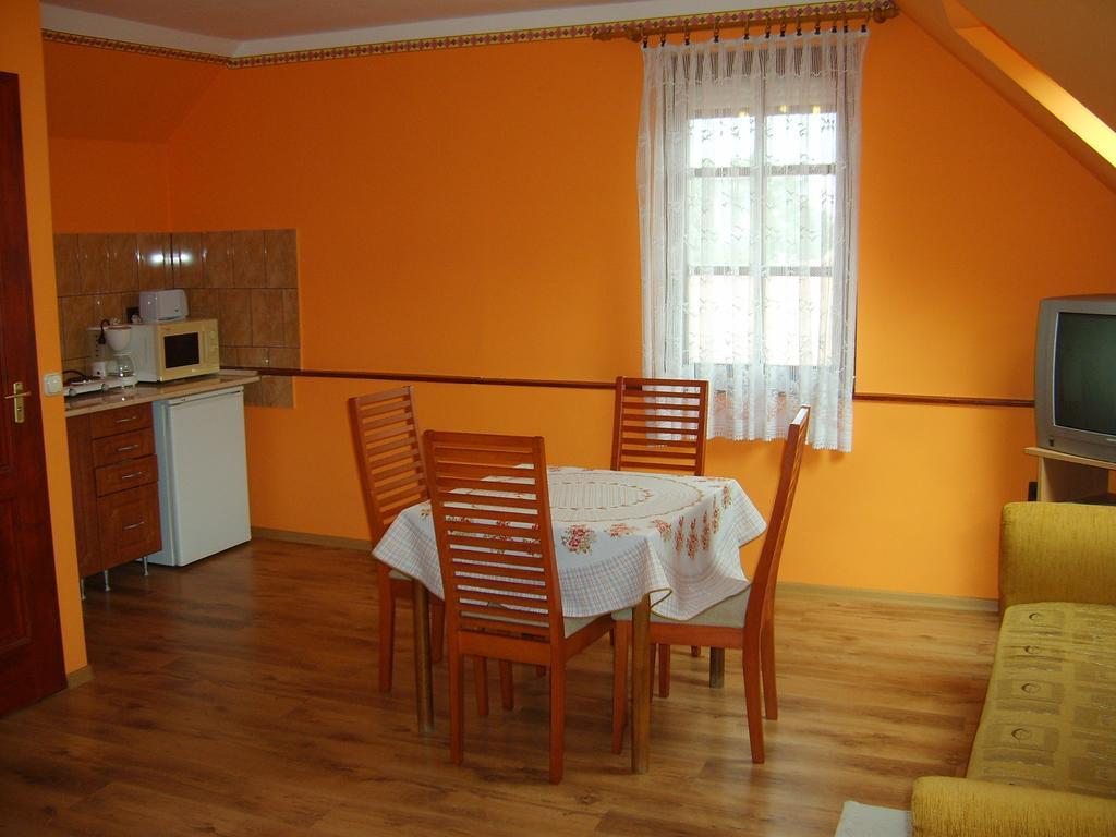 Bed and Breakfast Szűts Panzió Fertőrákos Habitación foto