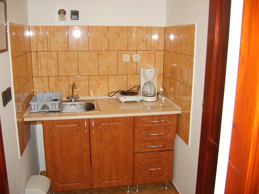 Bed and Breakfast Szűts Panzió Fertőrákos Habitación foto
