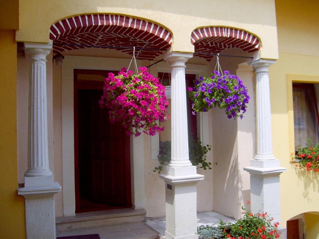 Bed and Breakfast Szűts Panzió Fertőrákos Exterior foto