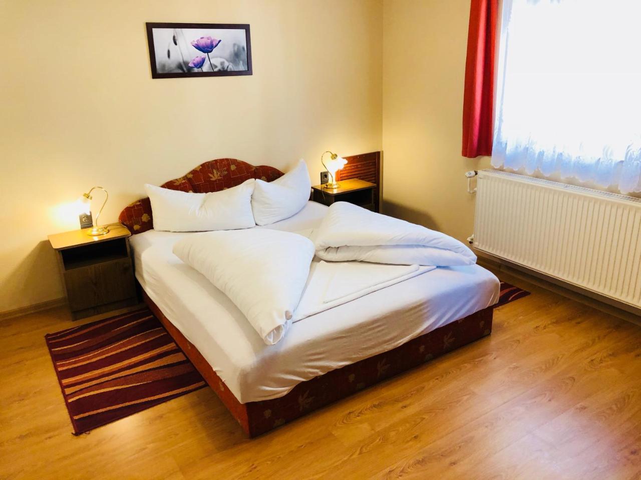 Bed and Breakfast Szűts Panzió Fertőrákos Exterior foto