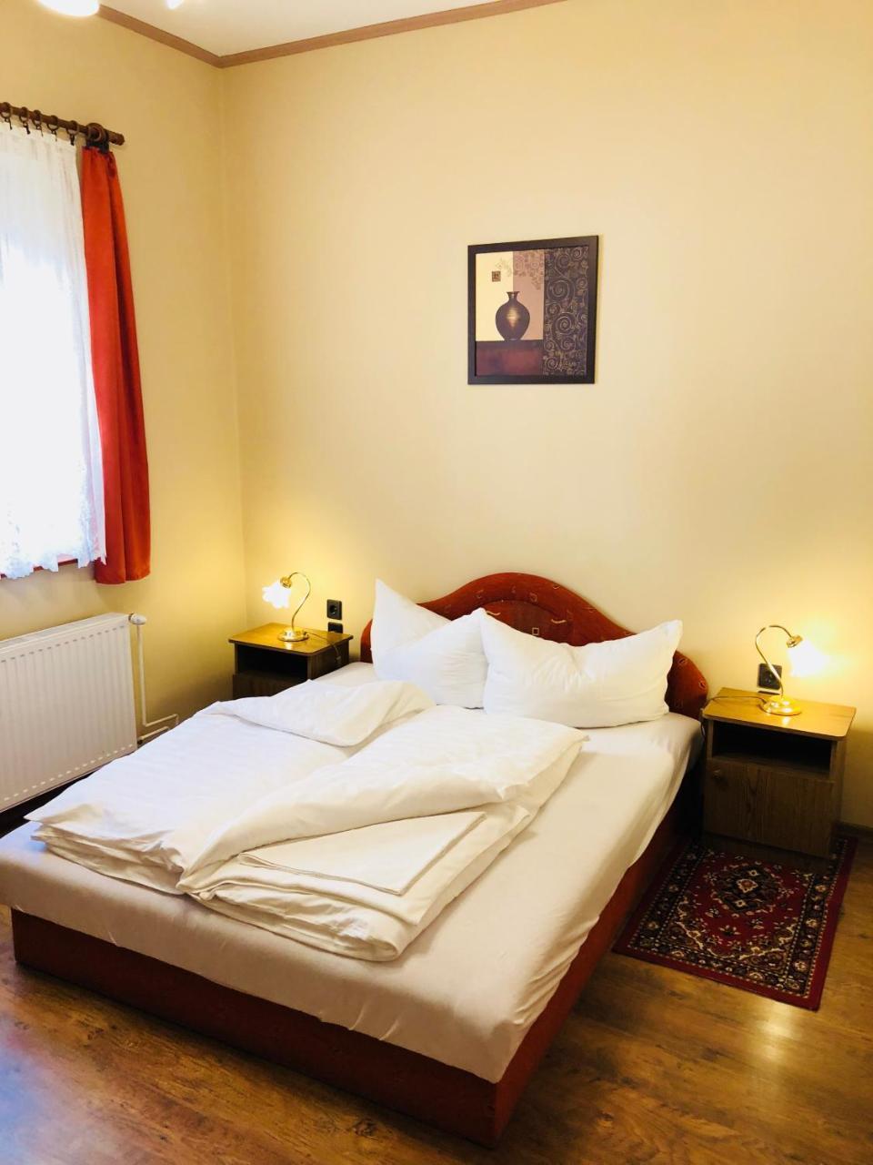 Bed and Breakfast Szűts Panzió Fertőrákos Exterior foto