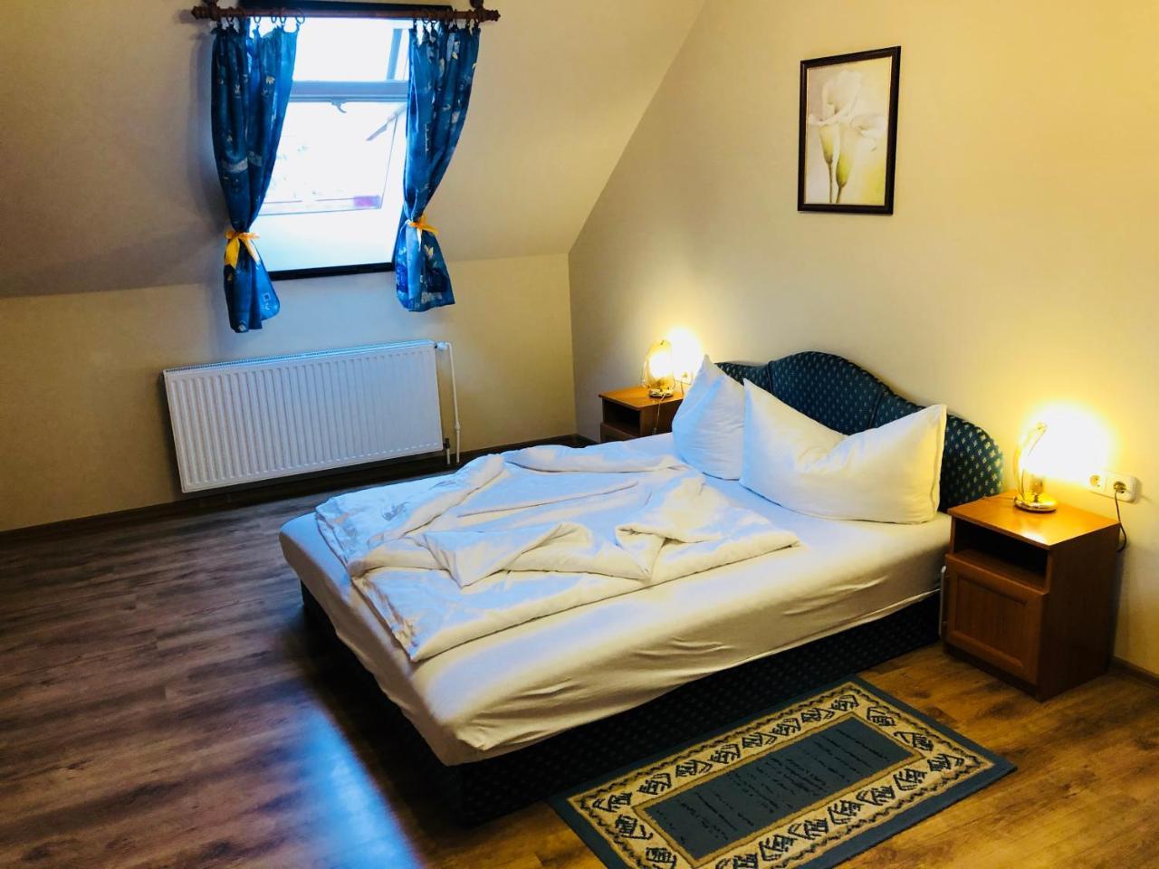 Bed and Breakfast Szűts Panzió Fertőrákos Exterior foto